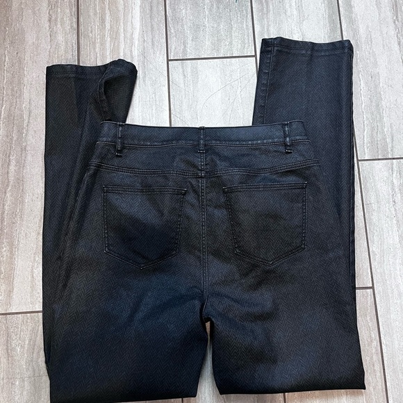 Lafayette 148 New York Grey Coated Pattern Straight Legs Jeans in Size 2 - Picture 6 of 8